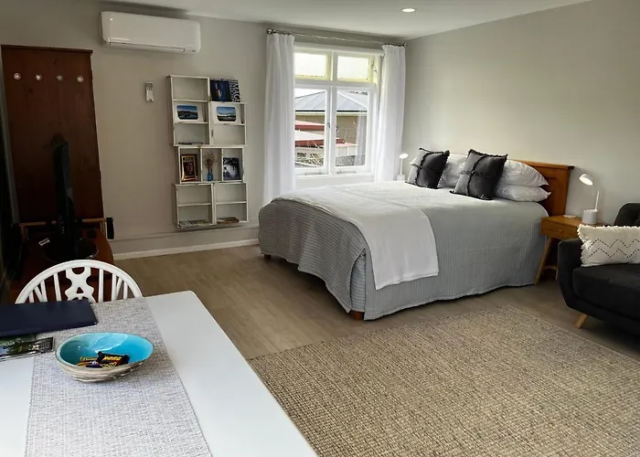 Raglan Retreat On Gilmour
